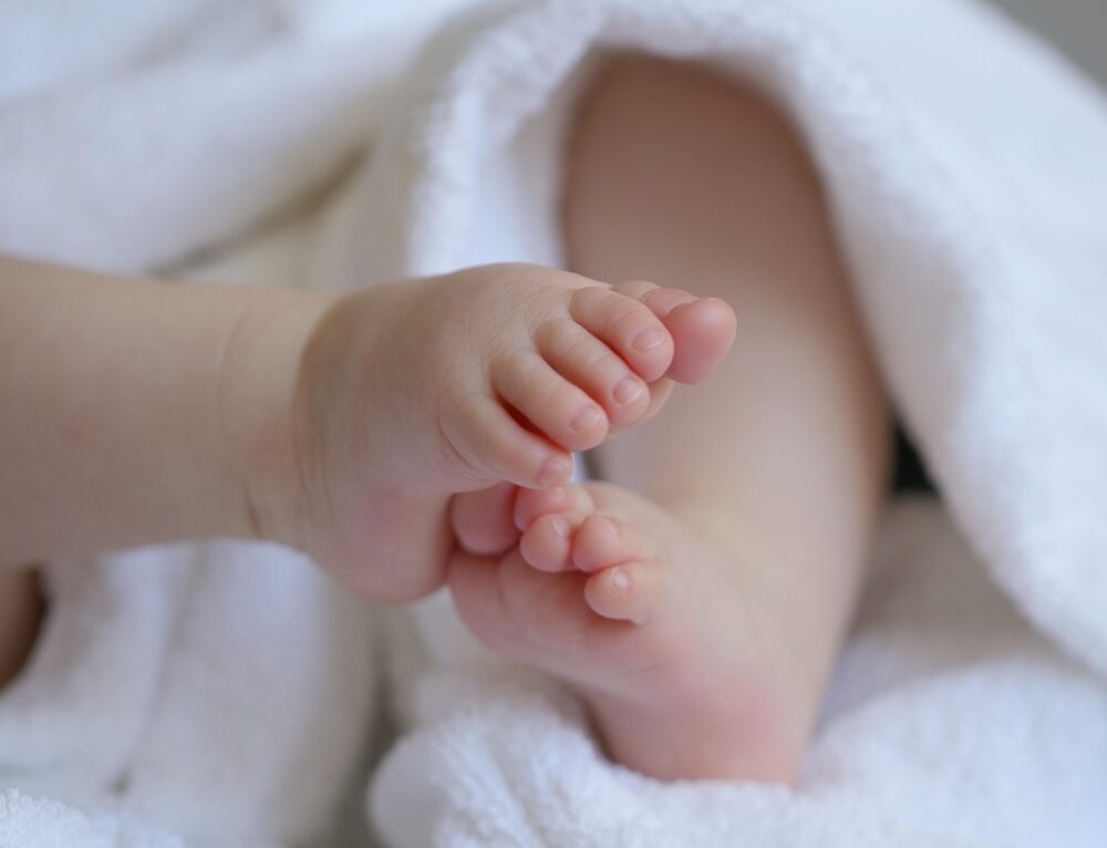 Wybieramy idealne wkładki do butów dla osób z koślawością pięt – praktyczny poradnik